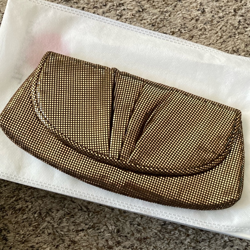 Metallic clutch